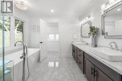 Primary Bedroom/Ensuite - 