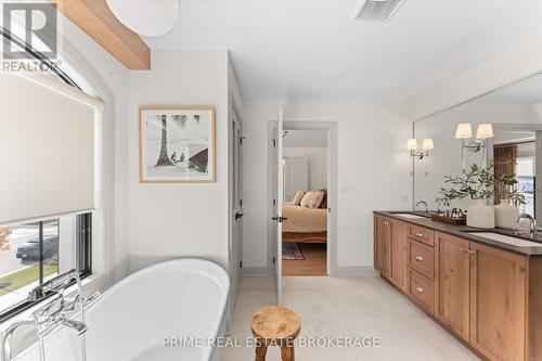 78 Optimist Drive, Southwold, ON - Indoor Photo Showing Other Room