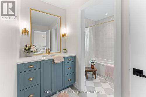 78 Optimist Drive, Southwold, ON - Indoor Photo Showing Bathroom