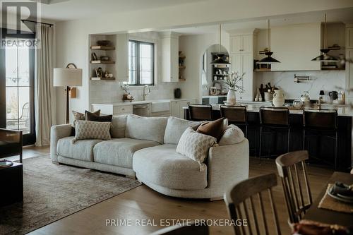 78 Optimist Drive, Southwold, ON - Indoor Photo Showing Living Room