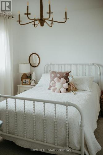 78 Optimist Drive, Southwold, ON - Indoor Photo Showing Bedroom