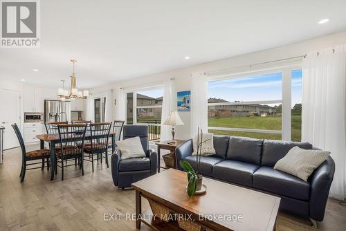 521 Barrage Street, Casselman, ON - Indoor Photo Showing Living Room