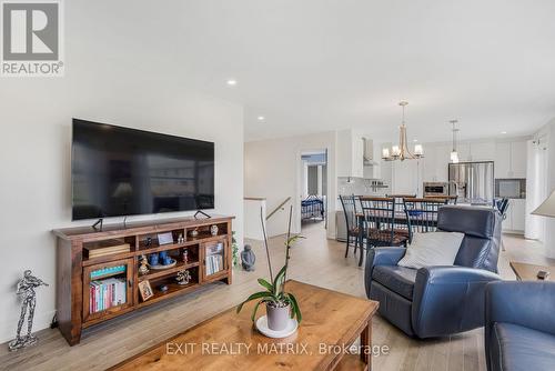 521 Barrage Street, Casselman, ON - Indoor Photo Showing Living Room