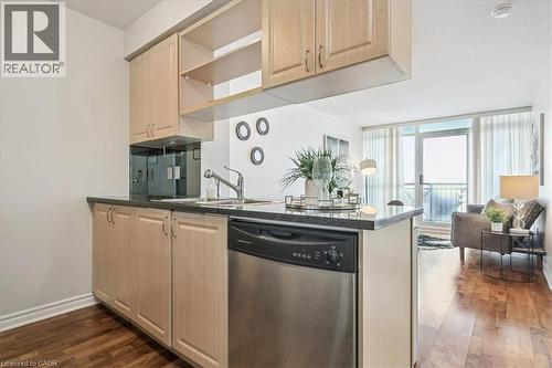 2325 Central Park Drive Unit# 507, Oakville, ON - Indoor Photo Showing Kitchen