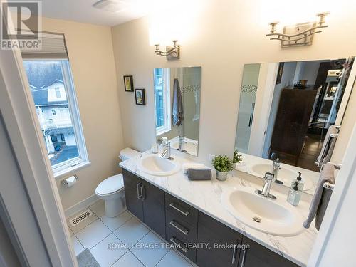 112 Greenfield Avenue, Ottawa, ON - Indoor Photo Showing Bathroom