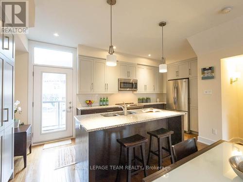 112 Greenfield Avenue, Ottawa, ON - Indoor Photo Showing Kitchen With Double Sink With Upgraded Kitchen