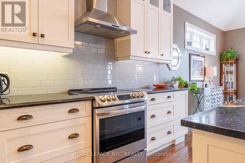 Beautiful appliances - 1534 Haist Street, Pelham (Fonthill), ON - Indoor Photo Showing Kitchen With Upgraded Kitchen