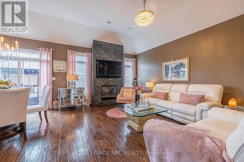1534 Haist Street, Pelham (Fonthill), ON - Indoor Photo Showing Living Room With Fireplace
