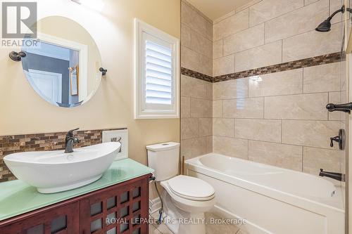 Main floor 4 piece bathroom - 1534 Haist Street, Pelham (Fonthill), ON - Indoor Photo Showing Bathroom