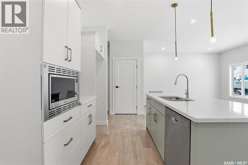 334 Katz Avenue, Saskatoon, SK - Indoor Photo Showing Kitchen With Double Sink With Upgraded Kitchen