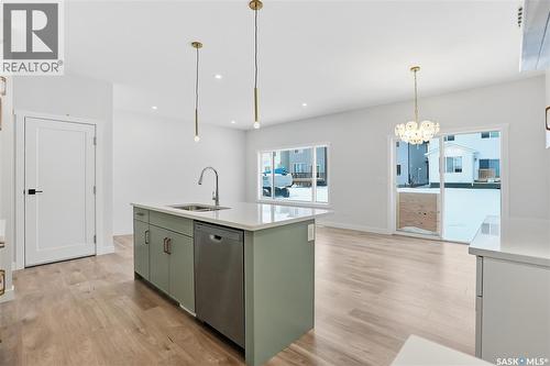 334 Katz Avenue, Saskatoon, SK - Indoor Photo Showing Kitchen With Double Sink