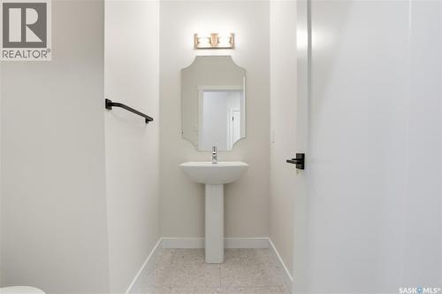334 Katz Avenue, Saskatoon, SK - Indoor Photo Showing Bathroom