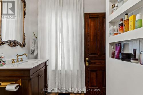 Window and shelves in ensuite - 84 Pleasant Avenue, St. Catharines (Downtown), ON - Indoor Photo Showing Bathroom