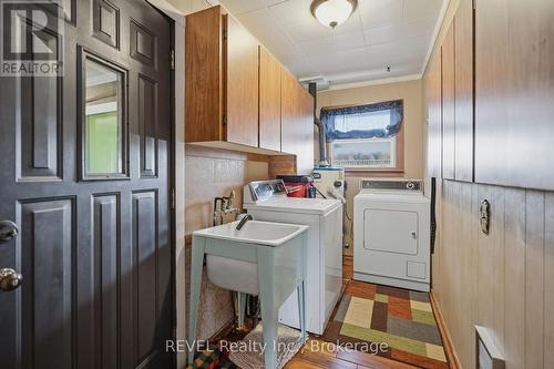 1150 Pettit Road, Fort Erie (Crescent Park), ON - Indoor Photo Showing Laundry Room