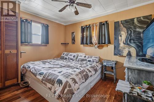 1150 Pettit Road, Fort Erie (Crescent Park), ON - Indoor Photo Showing Bedroom