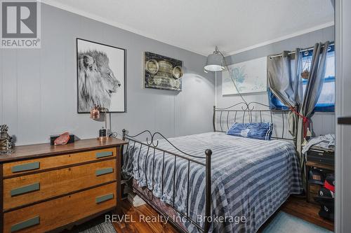 1150 Pettit Road, Fort Erie (Crescent Park), ON - Indoor Photo Showing Bedroom