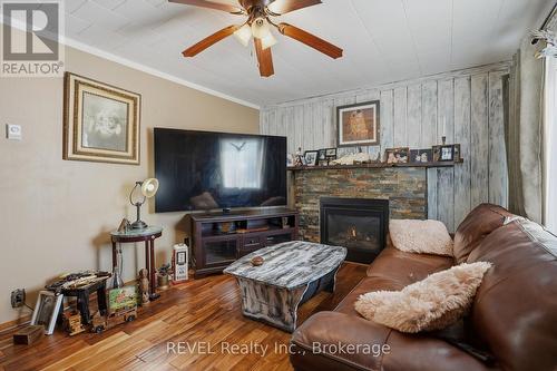 1150 Pettit Road, Fort Erie (Crescent Park), ON - Indoor Photo Showing Living Room With Fireplace