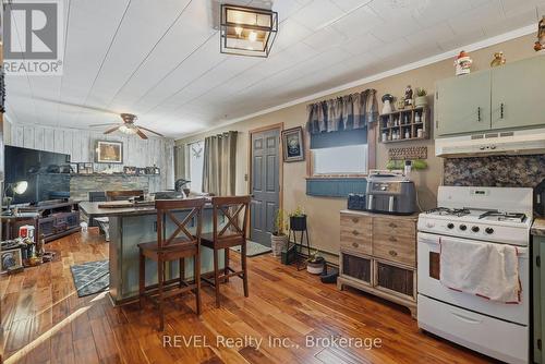 1150 Pettit Road, Fort Erie (Crescent Park), ON - Indoor Photo Showing Kitchen