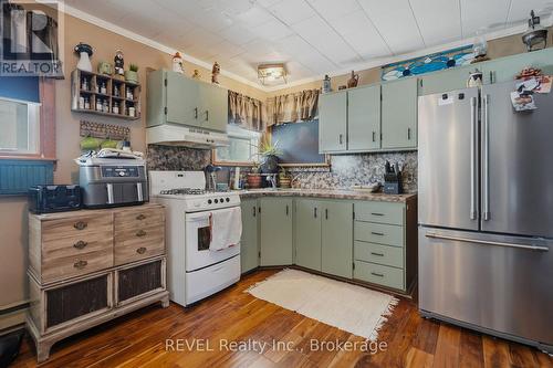 1150 Pettit Road, Fort Erie (Crescent Park), ON - Indoor Photo Showing Kitchen