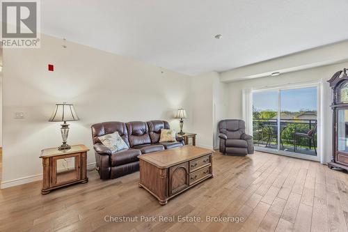 304 - 1 Chamberlain Crescent, Collingwood, ON - Indoor Photo Showing Living Room