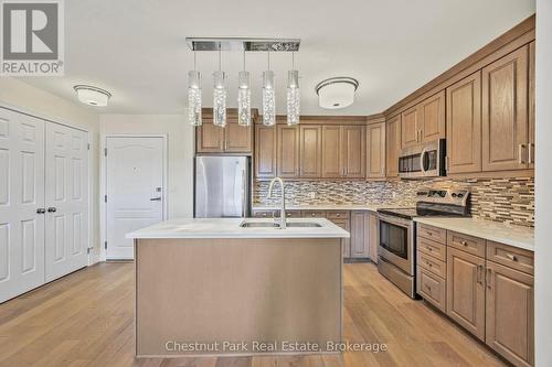 304 - 1 Chamberlain Crescent, Collingwood, ON - Indoor Photo Showing Kitchen With Double Sink With Upgraded Kitchen