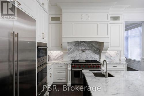 22 Ida Street, Markham, ON - Indoor Photo Showing Kitchen With Upgraded Kitchen