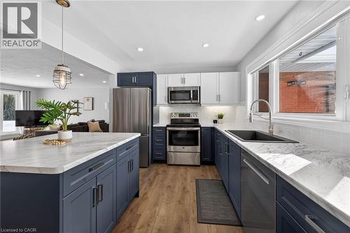 4024 River Road, Caledonia, ON - Indoor Photo Showing Kitchen With Upgraded Kitchen