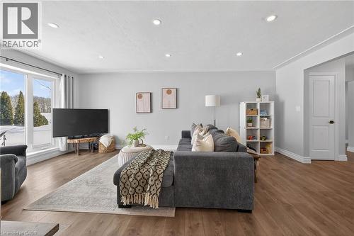 4024 River Road, Caledonia, ON - Indoor Photo Showing Living Room