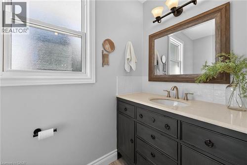 4024 River Road, Caledonia, ON - Indoor Photo Showing Bathroom