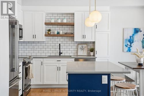 52 Hackamore Crescent, Ottawa, ON - Indoor Photo Showing Kitchen With Upgraded Kitchen