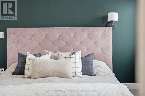 52 Hackamore Crescent, Ottawa, ON - Indoor Photo Showing Bedroom