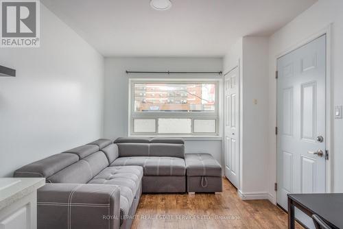 Apartment #1 - 3263 Lake Shore Boulevard W, Toronto, ON - Indoor Photo Showing Living Room