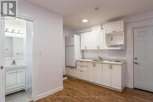 Apartment #2 - 3263 Lake Shore Boulevard W, Toronto, ON - Indoor