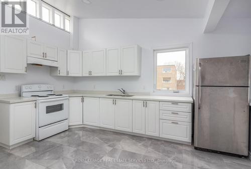 Apartment #5 - 3263 Lake Shore Boulevard W, Toronto, ON - Indoor Photo Showing Kitchen