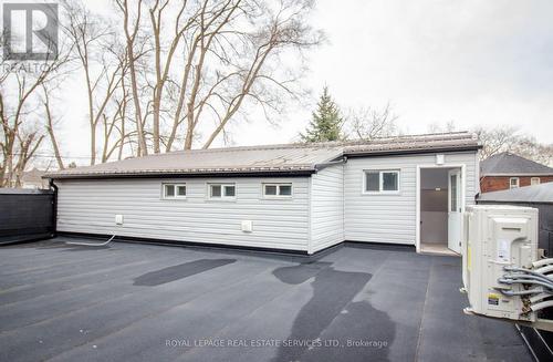 Attached Apartment - 3263 Lake Shore Boulevard W, Toronto, ON - Outdoor