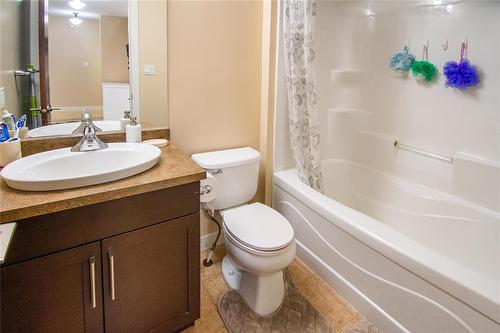 2 455 Pandora Avenue W, Winnipeg, MB - Indoor Photo Showing Bathroom