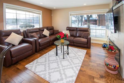 2 455 Pandora Avenue W, Winnipeg, MB - Indoor Photo Showing Living Room