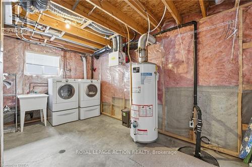 28 Mansfield Drive, Brant, ON - Indoor Photo Showing Laundry Room