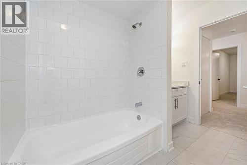 88 Tunbridge Crescent Unit# 49, Hamilton, ON - Indoor Photo Showing Bathroom