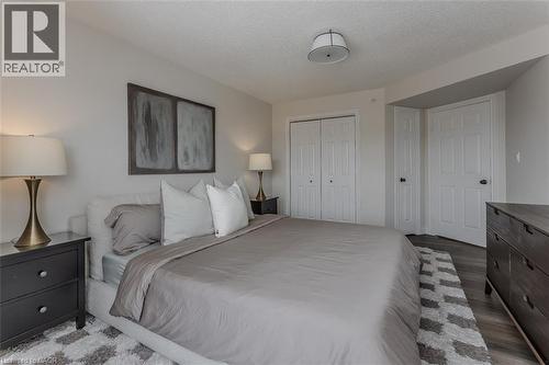 1450 Bishops Gate Unit# 401, Oakville, ON - Indoor Photo Showing Bedroom
