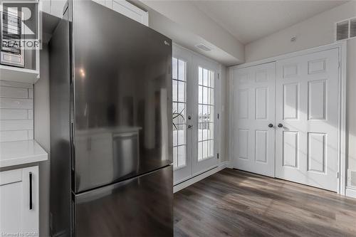 1450 Bishops Gate Unit# 401, Oakville, ON - Indoor Photo Showing Other Room