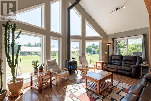 22910 Highbury Avenue N, Middlesex Centre (Bryanston), ON - Indoor Photo Showing Living Room