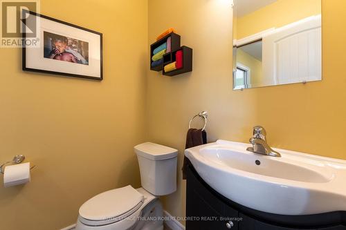 22910 Highbury Avenue N, Middlesex Centre (Bryanston), ON - Indoor Photo Showing Bathroom