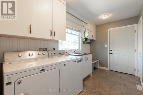 22910 Highbury Avenue N, Middlesex Centre (Bryanston), ON - Indoor Photo Showing Laundry Room