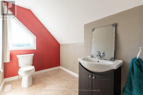 22910 Highbury Avenue N, Middlesex Centre (Bryanston), ON - Indoor Photo Showing Bathroom
