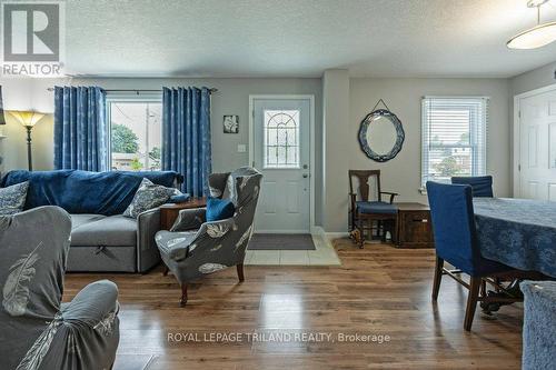 179 Forest Avenue, St. Thomas, ON - Indoor Photo Showing Living Room