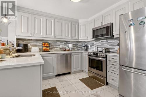 Bright and Spacious Kitchen - 64 Feathertop Lane, Ottawa, ON - Indoor Photo Showing Kitchen With Upgraded Kitchen