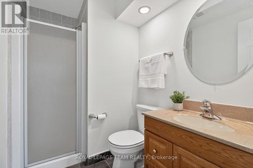 9 Moorside Private, Ottawa, ON - Indoor Photo Showing Bathroom