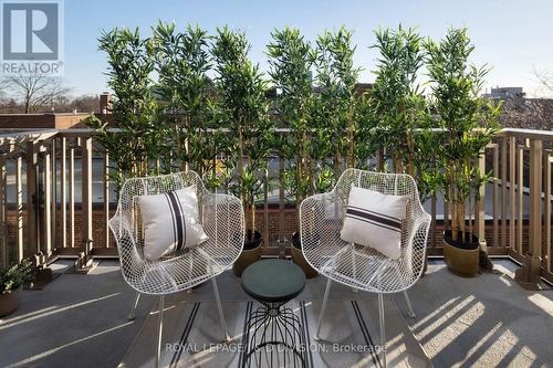 513 - 1 Strathgowan Avenue, Toronto, ON - Outdoor