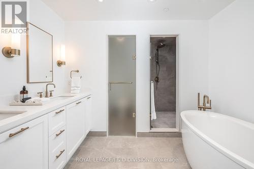 513 - 1 Strathgowan Avenue, Toronto, ON - Indoor Photo Showing Bathroom